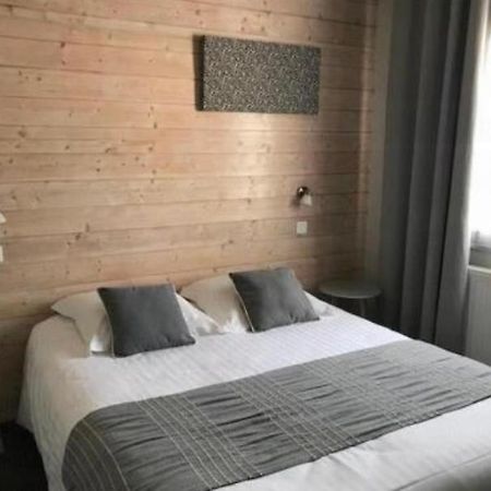 Hotel La Petite Auberge Ares Bagian luar foto